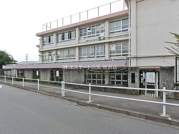 花小金井小学校（880m）