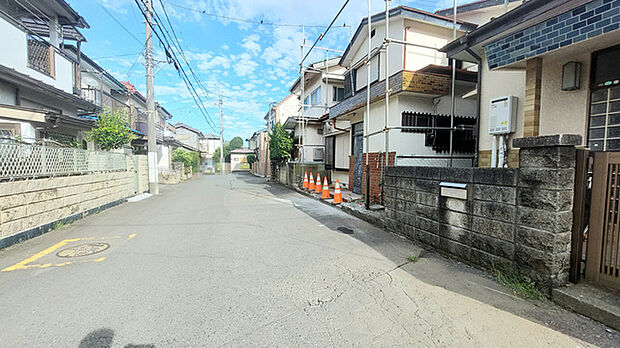 6m幅員の道路に面しておりお車の運転が苦手な方でも安心して出入りいただけます。 (2月完成予定)