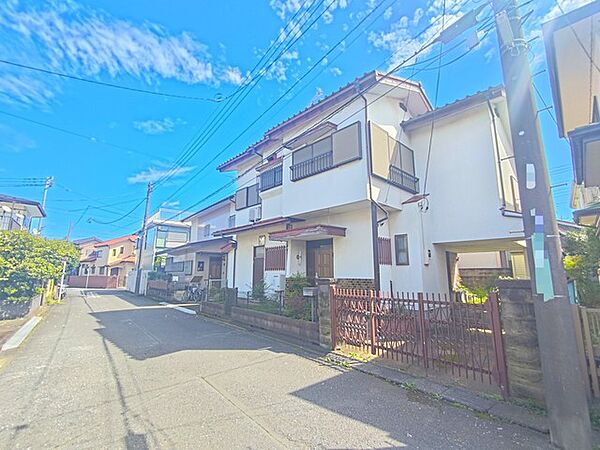 前面道路の幅員は6ｍ。窮屈感のない、整然とした街並み。