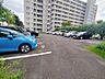 子供部屋：ゆとりあるスペースが確保された敷地内駐車場は駐車がしやすく日々の暮らしをスムーズに支えてくれます 