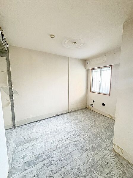 衣類の整理整頓に嬉しいクローゼット付きのお部屋。お子様のお部屋としても便利です。