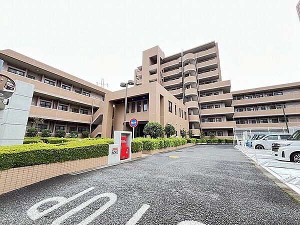 ゆとりある敷地設計と穏やかな街並みが調和した心地よい住環境です