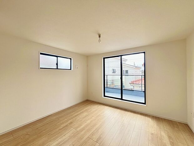 窓から眺める風景は一日の疲れを癒すヒーリングを奏でる、心地の良い時間を演出してくれます。室内も重要ですが、周りの環境もマイホーム選びの大事なポイント 