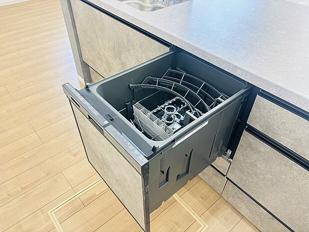 家事時間を短縮できる食洗器付き、毎日の負担を減らしてお料理を楽しめる嬉しい設備です。