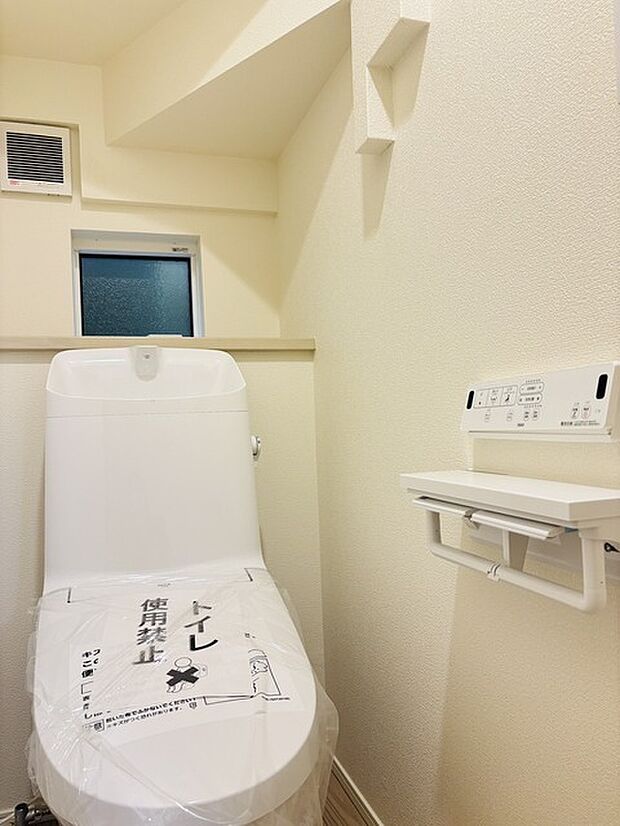 1.2階にそれぞれトレイがございます。朝の混雑時に分散して利用できるほか、ゲスト用としても使い分けることもできます。