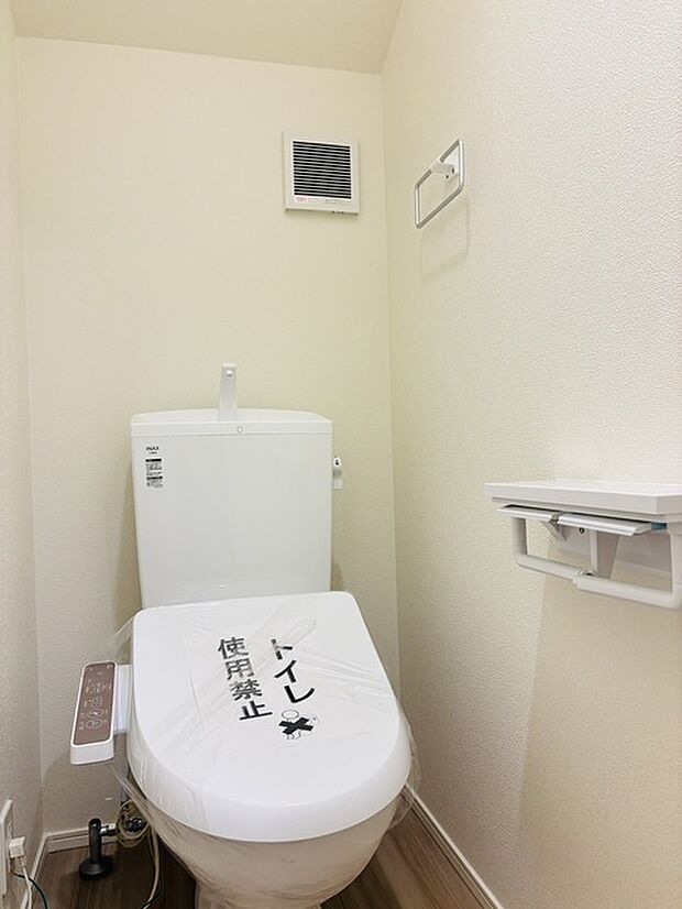 ウォシュレット機能付きのトイレ。