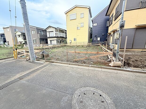 カースペースは1台駐車できます。車庫の出し入れのしやすさなど、実際に現地にてご確認ください。