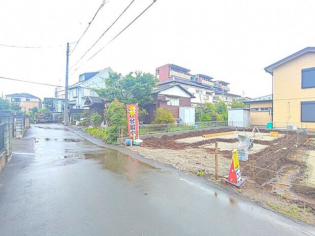 前面道路では周辺住民以外の交通が少なく、安全な住環境が保たれやすい立地です。