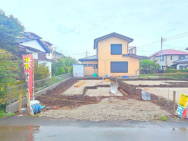 カースペースは1台駐車できます。車庫の出し入れのしやすさなど、実際に現地にてご確認ください。