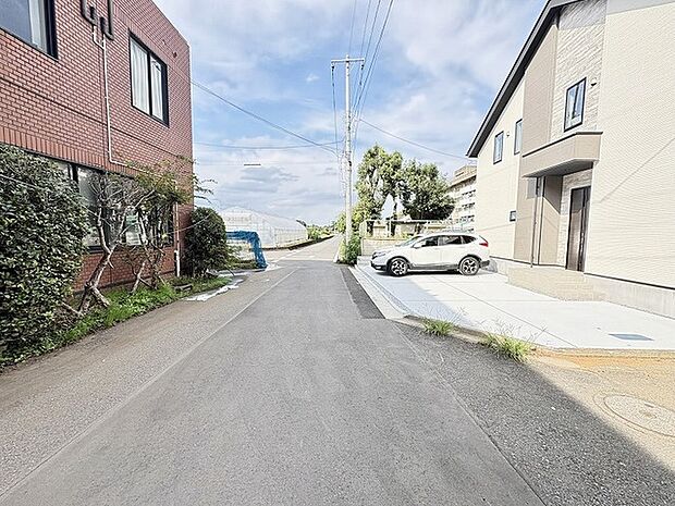 車通りがほとんどない為、お子様のいるご家庭は安心して暮らせますね。