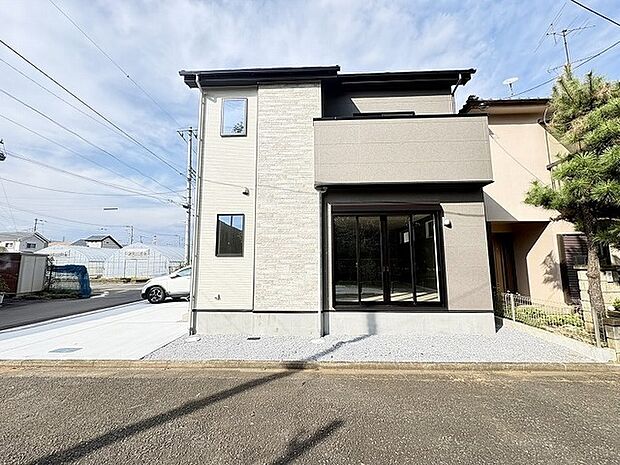 商業施設が徒歩圏内に充実、日々のお買い物も安心な環境です。
