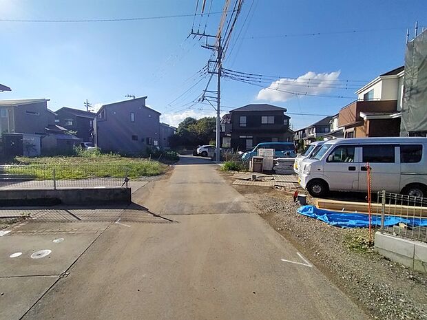 セカンドカーや来客時にも便利なカースペース2台分ございます。 