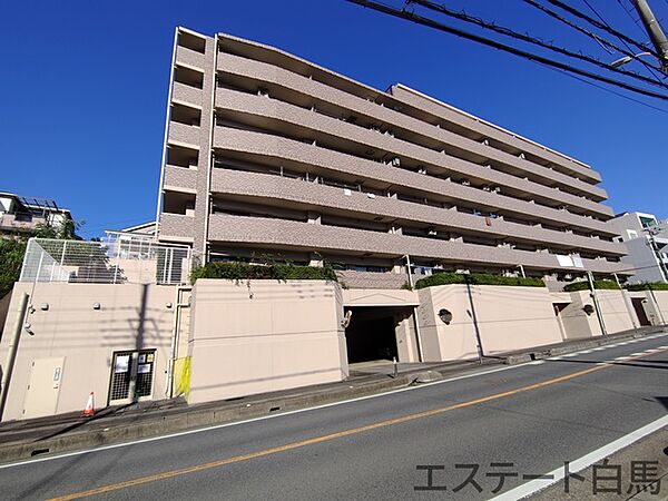 窓から眺める風景は一日の疲れを癒すヒーリングを奏でる、心地の良い時間を演出してくれます。室内も重要ですが、周りの環境もマイホーム選びの大事なポイント