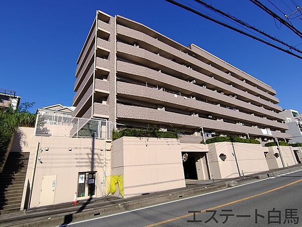 商業施設が徒歩圏内に充実、日々のお買い物も安心な環境です。