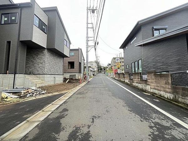 商業施設が徒歩圏内に充実、日々のお買い物も安心な環境です。