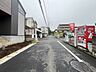 外観：6m幅員の道路に面しておりお車の運転が苦手な方でも安心して出入りいただけます。 