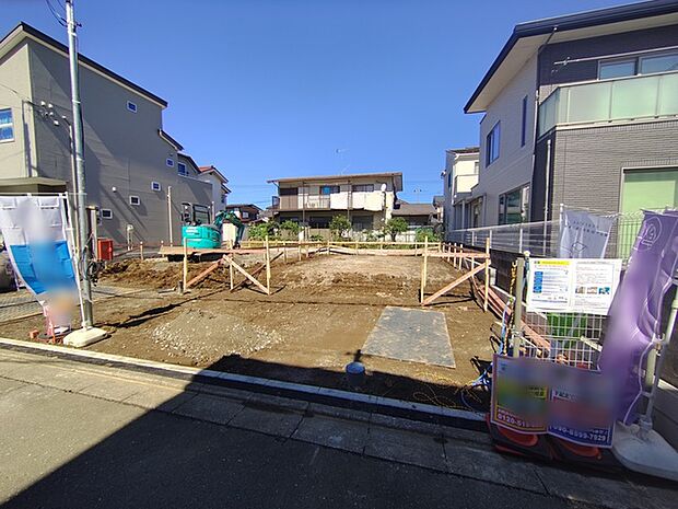 戸建てが立ち並ぶ静かな住宅街。四季折々の移り変わりを感じながら自然と楽しみ、暮らす、そんな毎日を日々の中で感じられる住環境 