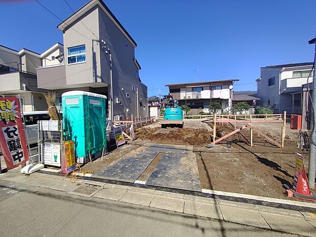 南道路に面しており日中もたくさんの陽が入ります。風通りや周辺環境など実際に現地にてご確認ください。 
