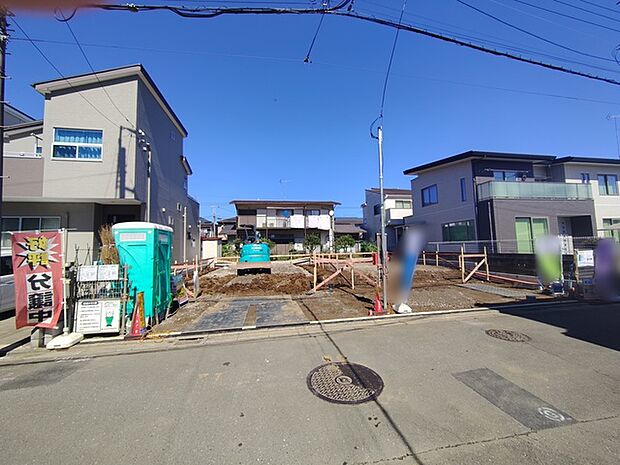 戸建てが立ち並ぶ静かな住宅街。四季折々の移り変わりを感じながら自然と楽しみ、暮らす、そんな毎日を日々の中で感じられる住環境 