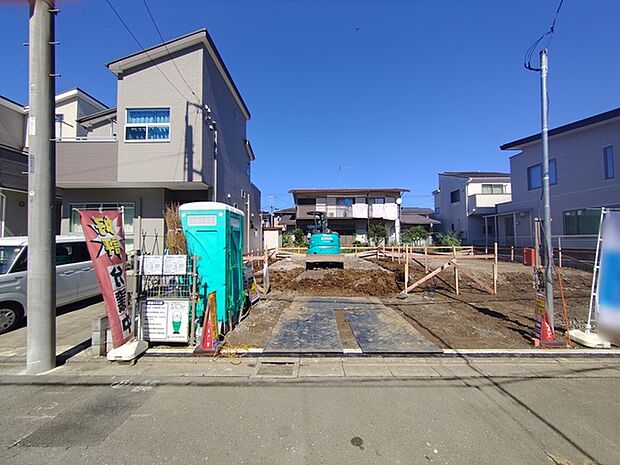 南道路に面しており日中もたくさんの陽が入ります。風通りや周辺環境など実際に現地にてご確認ください。 