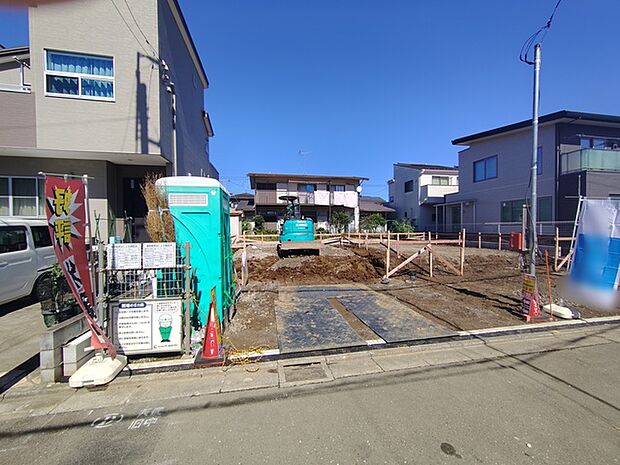 戸建てが立ち並ぶ静かな住宅街。四季折々の移り変わりを感じながら自然と楽しみ、暮らす、そんな毎日を日々の中で感じられる住環境 