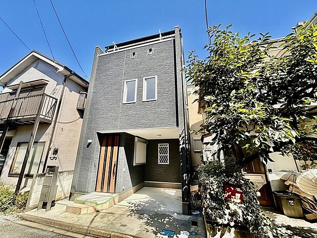 戸建てが立ち並ぶ静かな住宅街。四季折々の移り変わりを感じながら自然と楽しみ、暮らす、そんな毎日を日々の中で感じられる住環境
