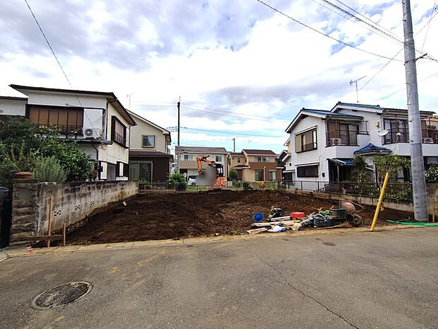 セカンドカーや来客時にも便利なカースペース3台分ございます。