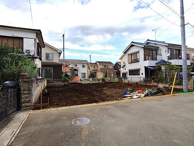 セカンドカーや来客時にも便利なカースペース3台分ございます。