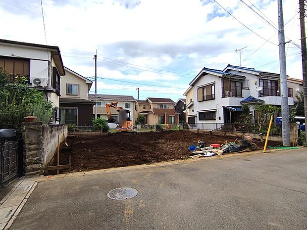 セカンドカーや来客時にも便利なカースペース3台分ございます。