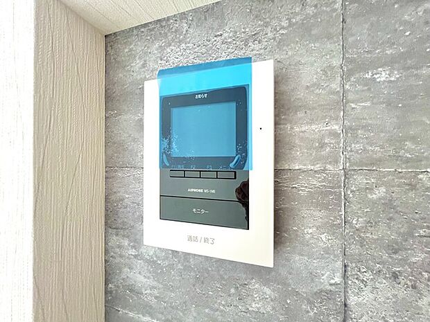 録画機能もあり、どのような人が何時に来訪されたのかが分かります。防犯上はもちろん、お届け物などの把握にも便利です。ライトが付いているので、夜間でも安心です。