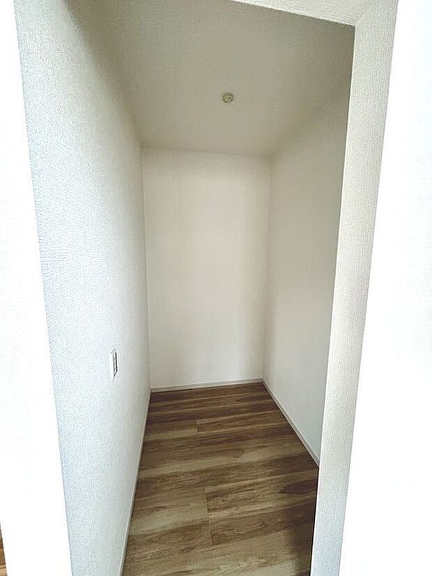 収納で悩む時間をなくしたい。家族の衣服が多くても頼もしいWIC（ウォークインクローゼット） 