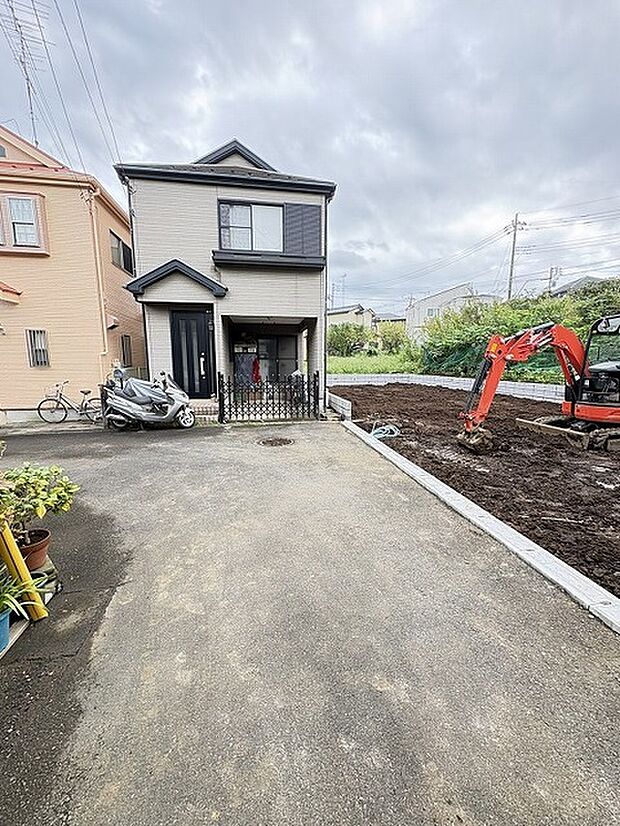 戸建てが立ち並ぶ静かな住宅街。四季折々の移り変わりを感じながら自然と楽しみ、暮らす、そんな毎日を日々の中で感じられる住環境