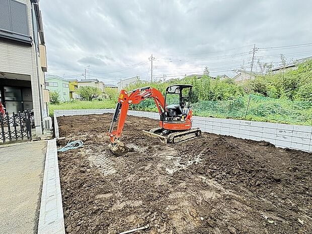 隣地に家が建ち並んでいる訳ではないので、圧迫感もなく解放感がございます。