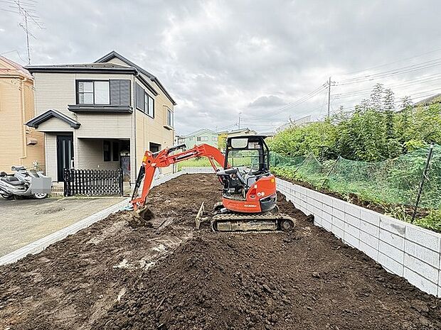 完成は来年の1月を予定しております。 施工例の見学も出来ますのでお気軽にお問合せ下さい。