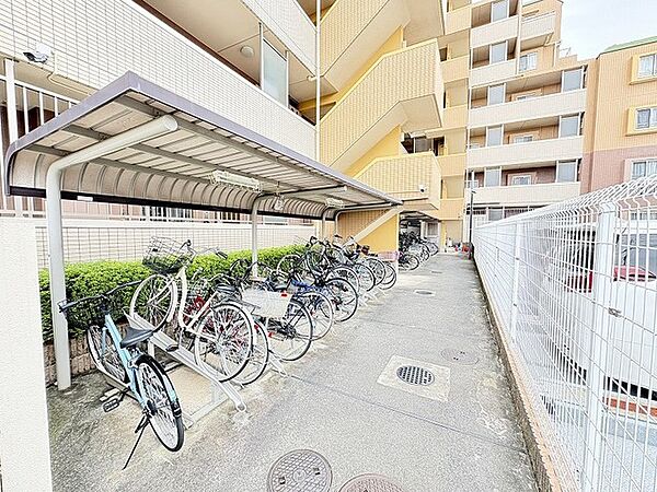 屋根付きの駐輪スペース