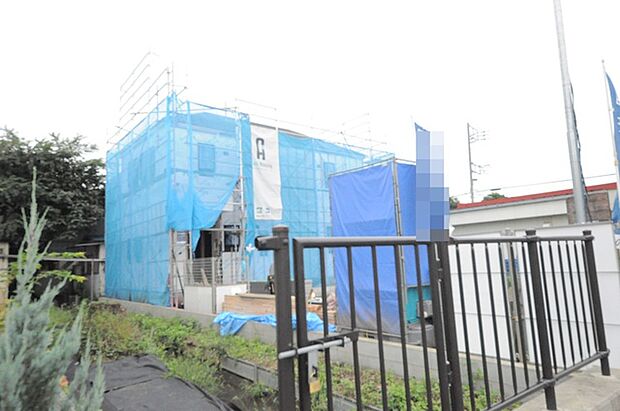 戸建てが立ち並ぶ静かな住宅街。四季折々の移り変わりを感じながら自然と楽しみ、暮らす、そんな毎日を日々の中で感じられる住環境