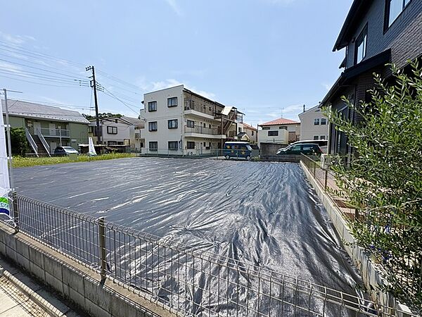 戸建てが立ち並ぶ静かな住宅街。四季折々の移り変わりを感じながら自然と楽しみ、暮らす、そんな毎日を日々の中で感じられる住環境