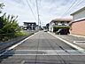 外観：前面道路は広く、駐車がしやすいです。プランによっては車2台分も出来そうです。 