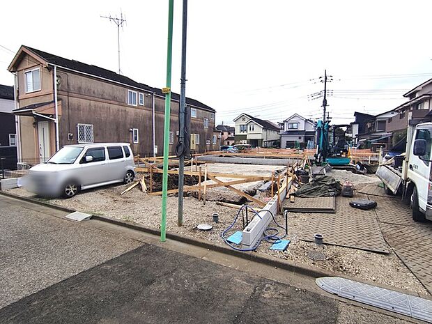 戸建てが立ち並ぶ静かな住宅街。四季折々の移り変わりを感じながら自然と楽しみ、暮らす、そんな毎日を日々の中で感じられる住環境 
