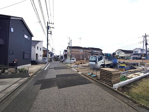 5m幅員の道路に面しておりお車の運転が苦手な方でも安心して出入りいただけます。