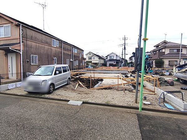 戸建てが立ち並ぶ静かな住宅街。四季折々の移り変わりを感じながら自然と楽しみ、暮らす、そんな毎日を日々の中で感じられる住環境