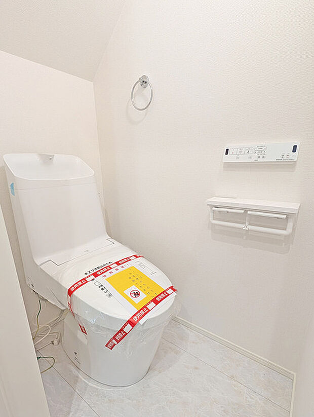 1.2階にそれぞれトレイがございます。朝の混雑時に分散して利用できるほか、ゲスト用としても使い分けることもできます。