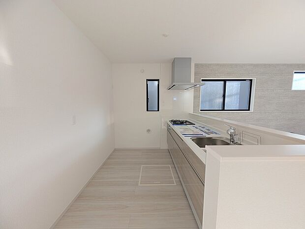 カウンターからはリビングが広く見渡せ、ご家族とのコミュニケーションも弾みます。