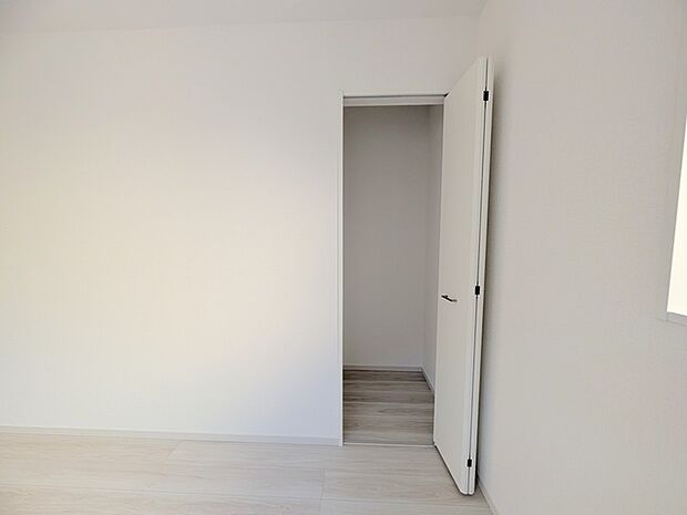 全居室収納スペース付きの物件です。