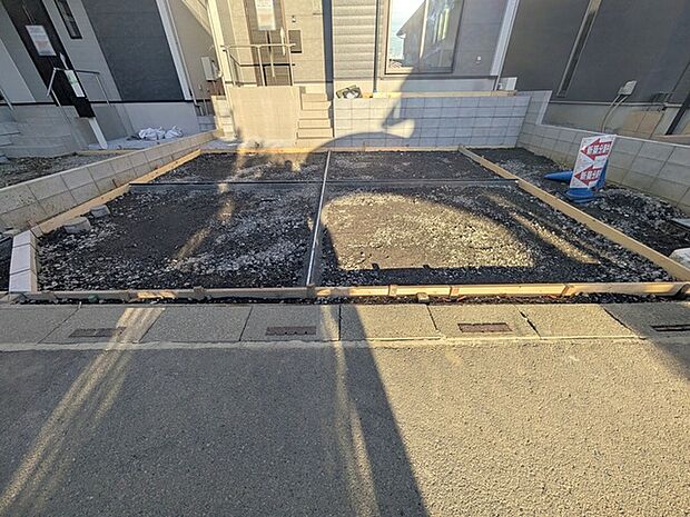 並列2台駐車可能な、ゆとりのカースペースがここに。