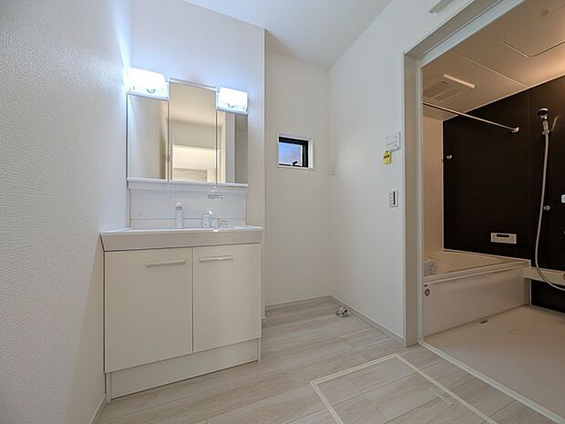 ドライヤーの風に包まれながら、今日一日の終わりを感じる。そんな、地味だけど決して無くてはならない、名脇役。