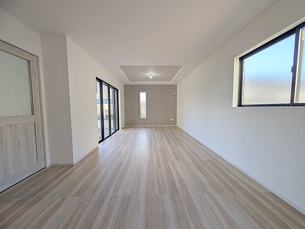 ご家族みんながゆったりくつろげる広々リビング。