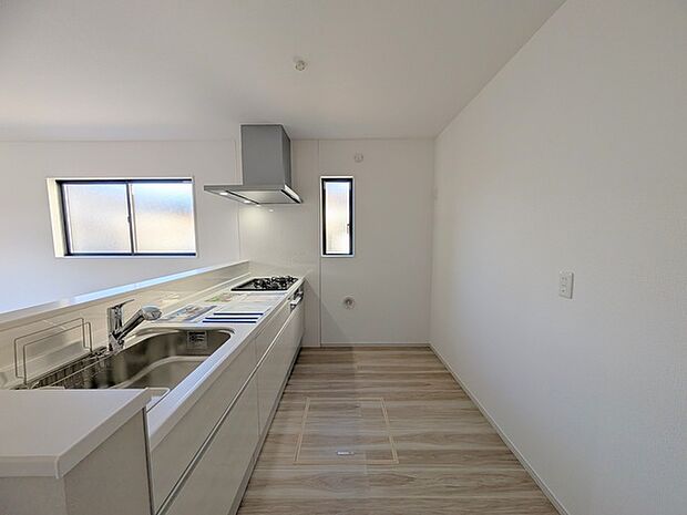 リビングで遊ぶお子様を見守りながらお料理ができる、対面キッチン。