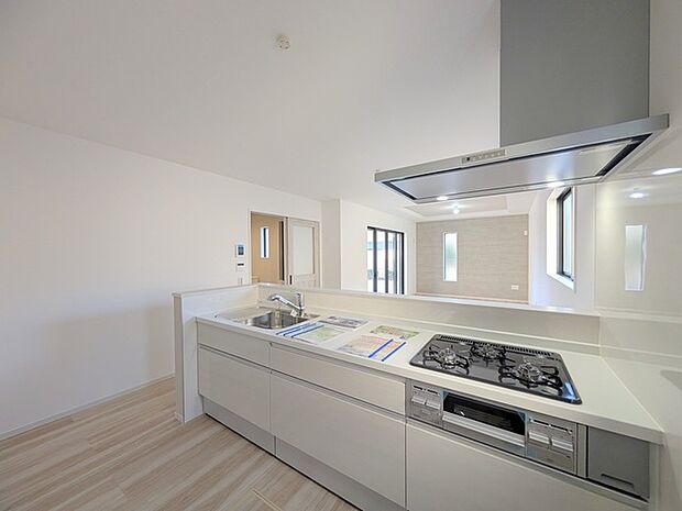 対面キッチンがご家族の温かい時間を演出。 