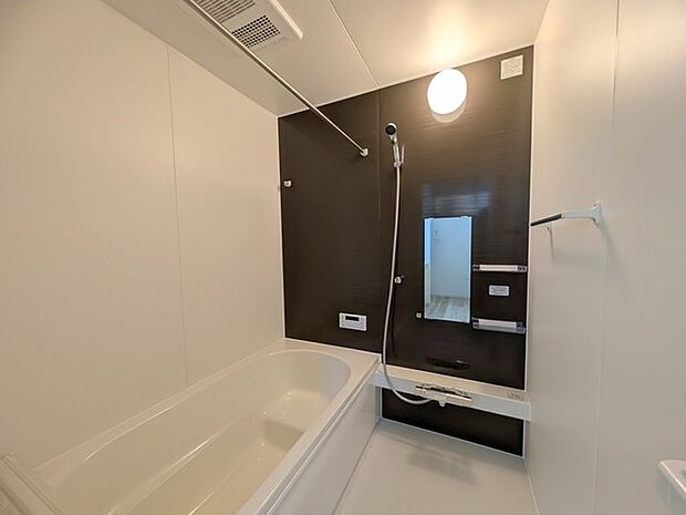 1坪広さを設けた浴室でゆったりバスタイム。 
